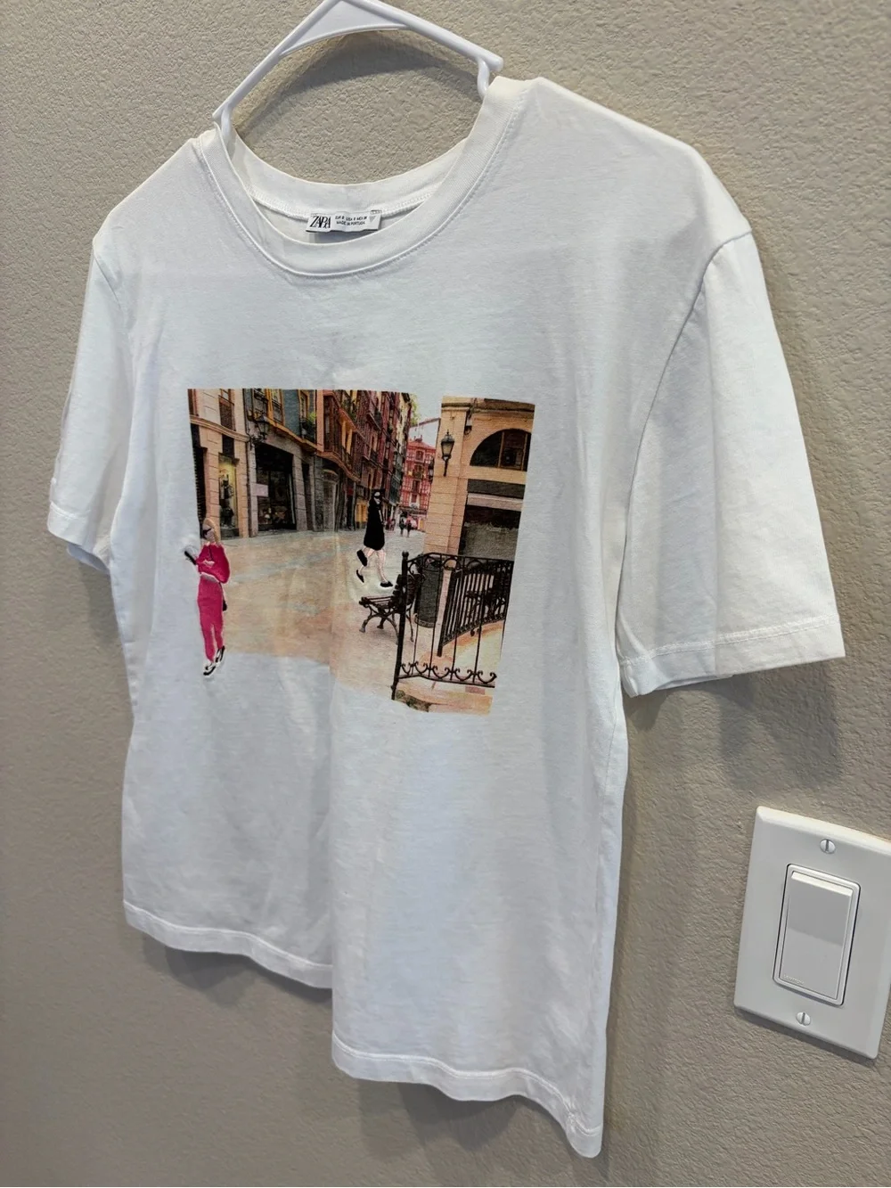 ZARA 3-D Graphic T-shirt - White - Small